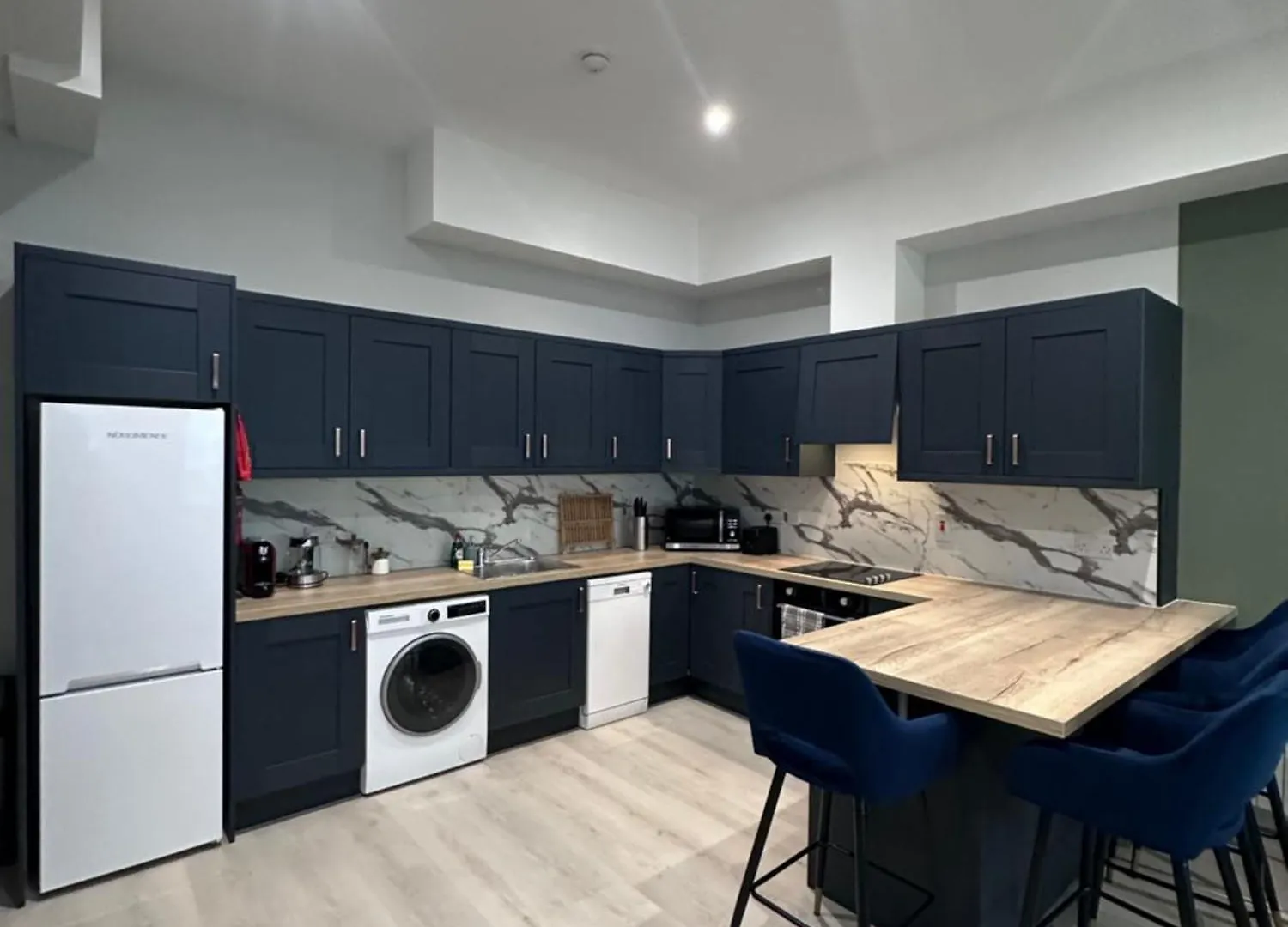 Lovely Studio Apt In Dublin 1 contacts